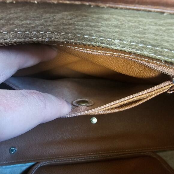 Dooney & Bourke R212 TP Crossbody Bag Beige Pebbled Leather Top Handle Purse Vtg - Picture 10 of 16